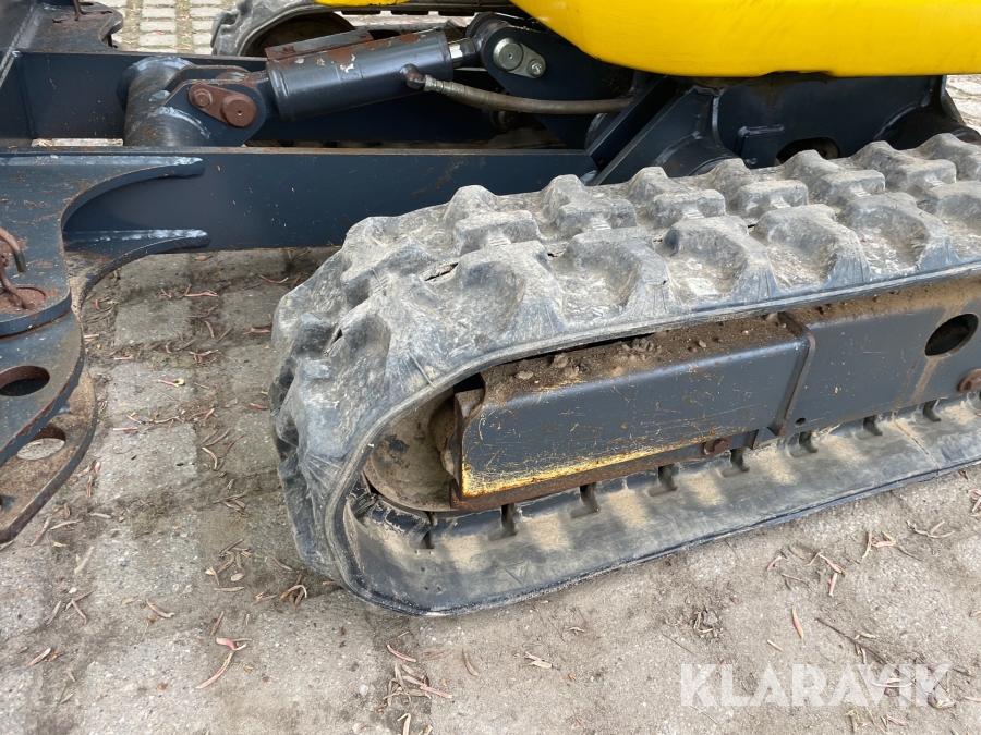 Minigraver Komatsu PC16R med skovle