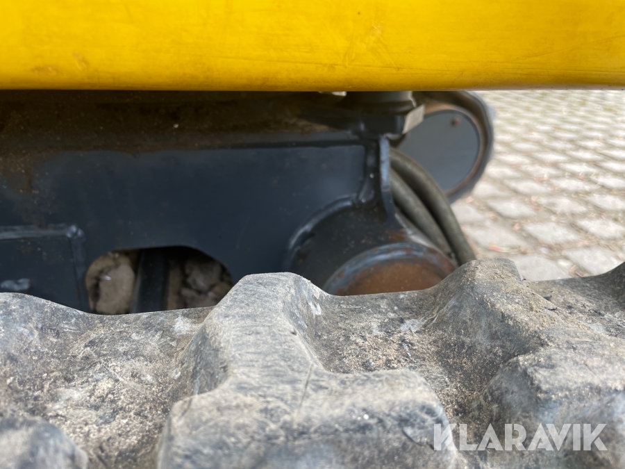 Minigraver Komatsu PC16R med skovle