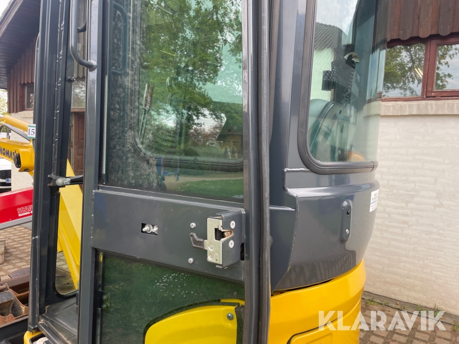 Minigraver Komatsu PC16R med skovle