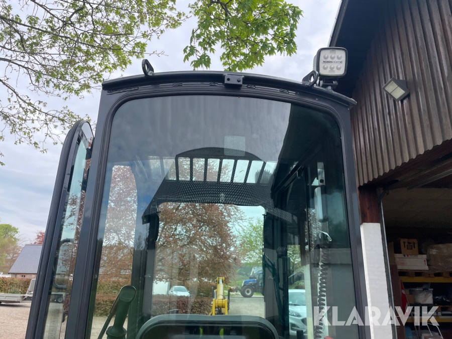 Minigraver Komatsu PC16R med skovle