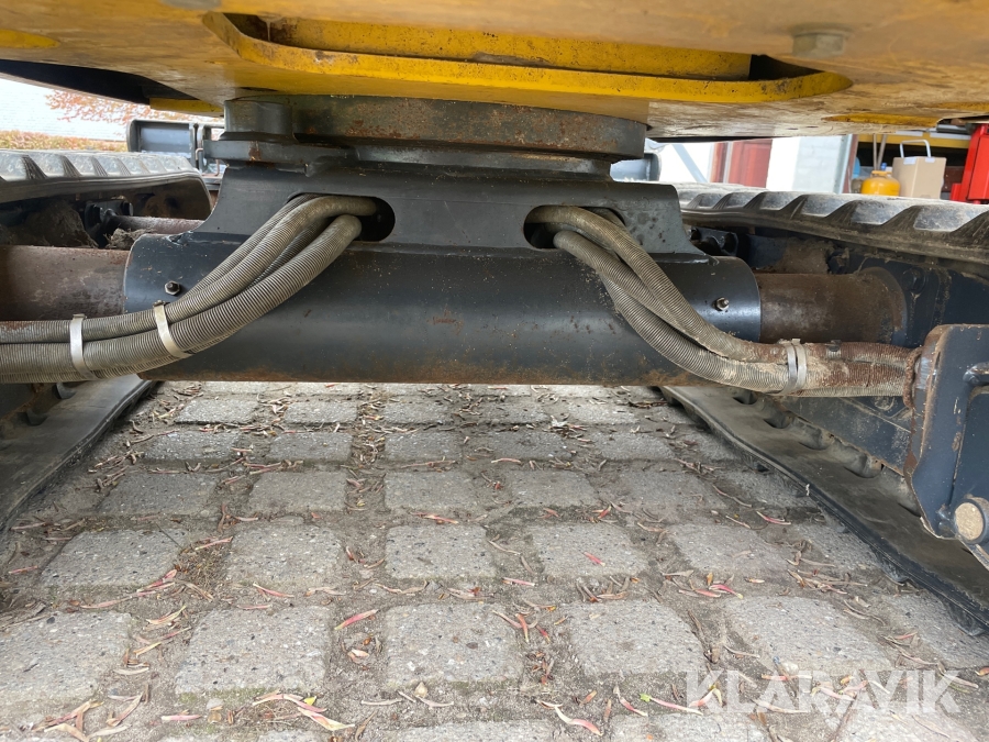 Minigraver Komatsu PC16R med skovle