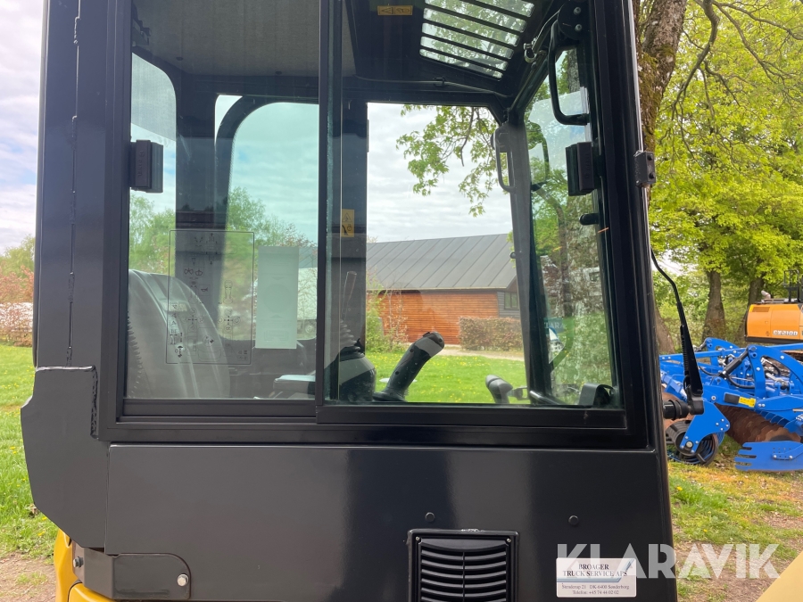 Minigraver Komatsu PC16R med skovle