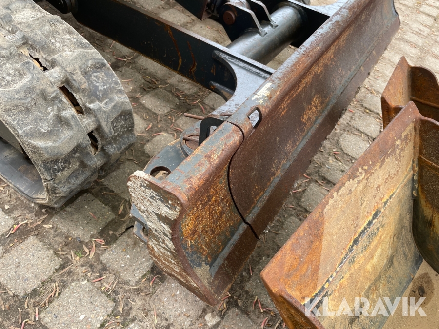 Minigraver Komatsu PC16R med skovle