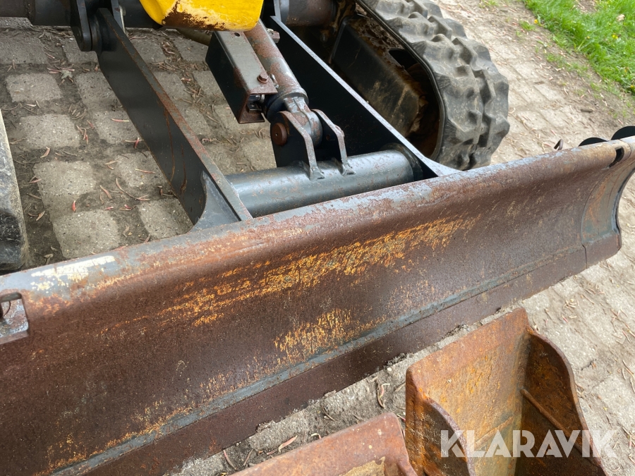 Minigraver Komatsu PC16R med skovle