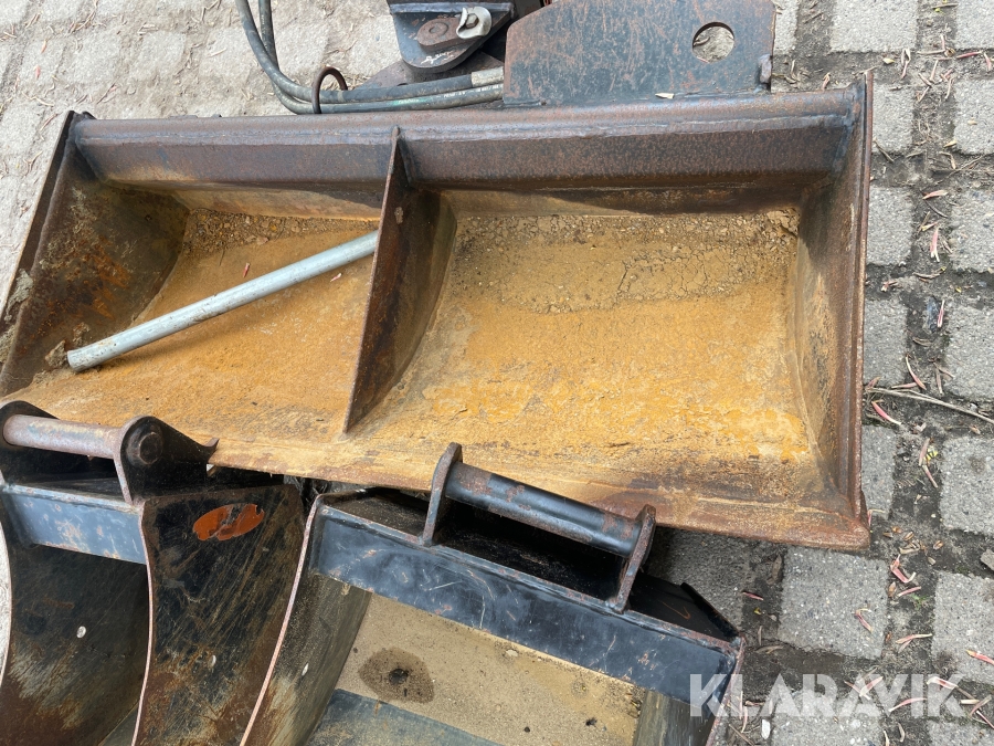 Minigraver Komatsu PC16R med skovle