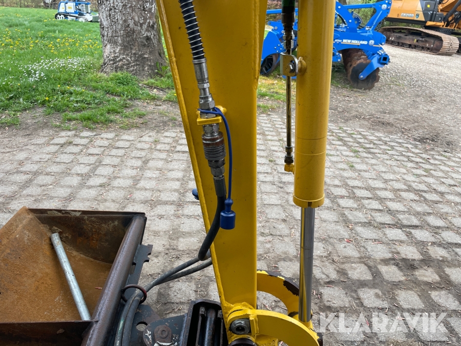 Minigraver Komatsu PC16R med skovle