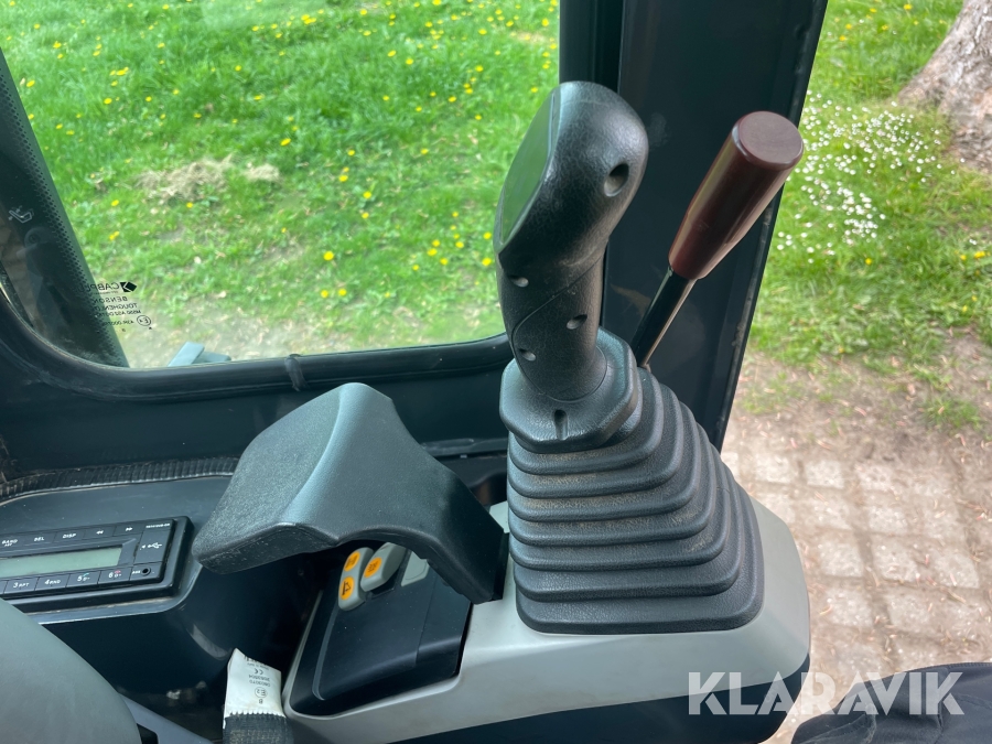 Minigraver Komatsu PC16R med skovle