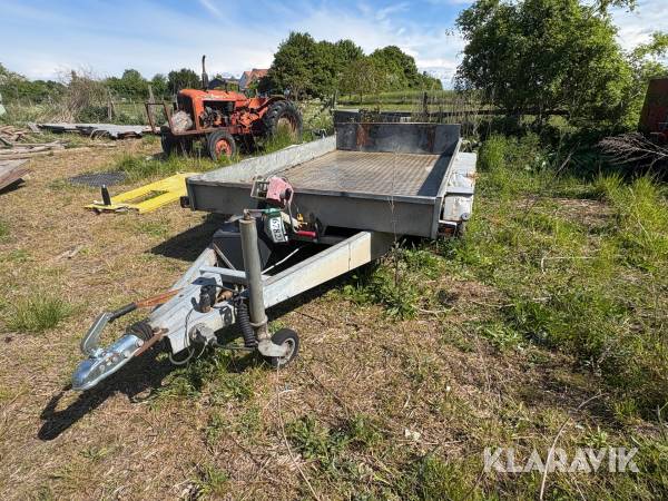 Maskintrailer med tip Branderup