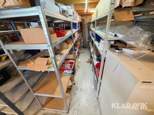 Værkstedsreoler med indhold