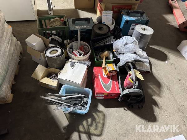 Blandet lot håndværktøj og materialer