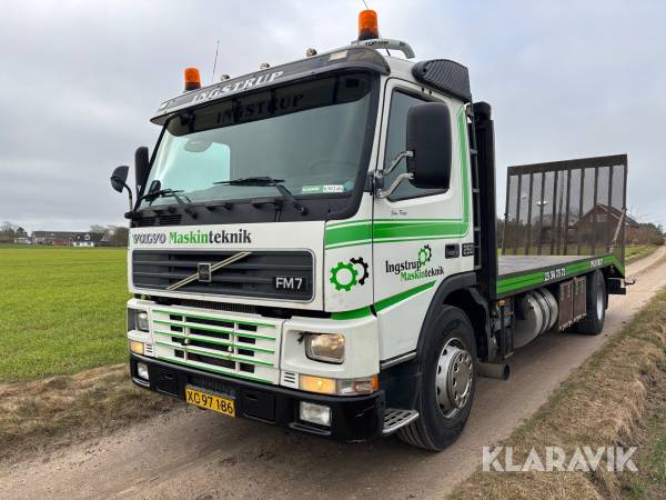 Lastbil Volvo FM7 med lad
