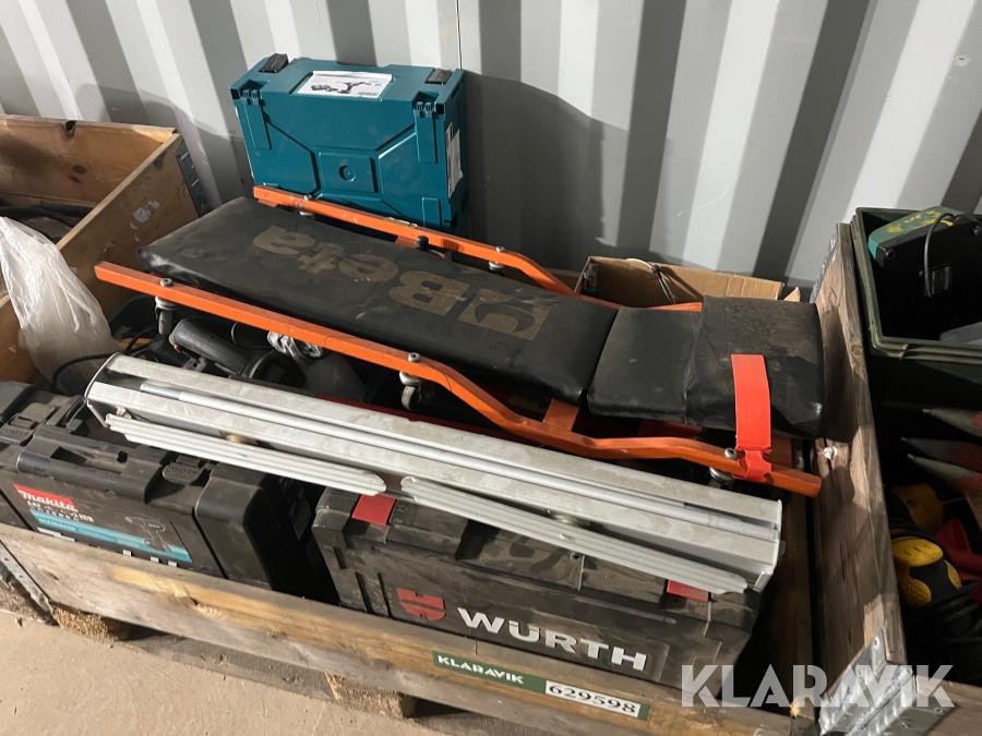 Palle med diverse udstyr