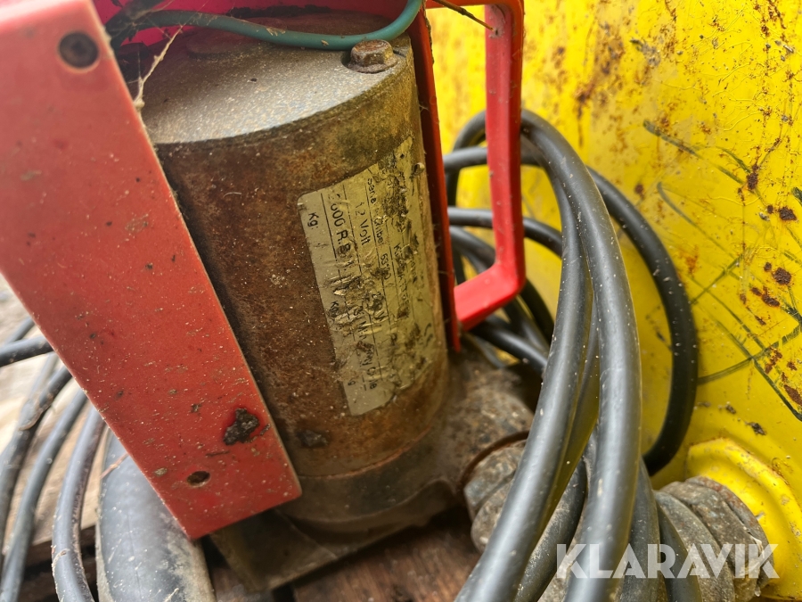 Tank med 12V pumpe 12V, Hjørring, Klaravik auktioner