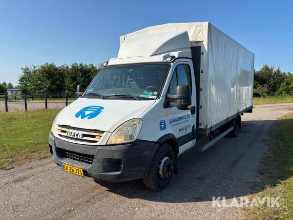 Lastbil Iveco 65C18 med aluramper