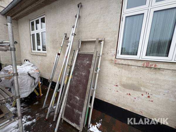 Assorterede stilladsdele