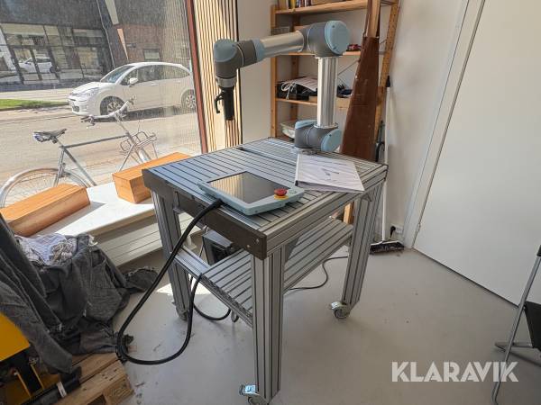 Robot Universal Robot UR5/CB3 med rullebord