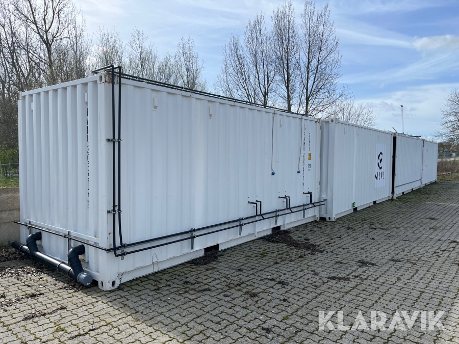 Dameomklædning opbygget i 4 stk. 20 fod containere