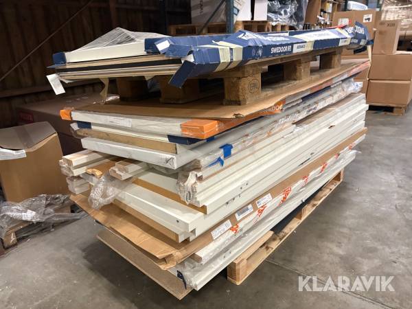 Lot: døre Swedoor Advance-line og Clever-Line 19 styk og 2 karmsæt