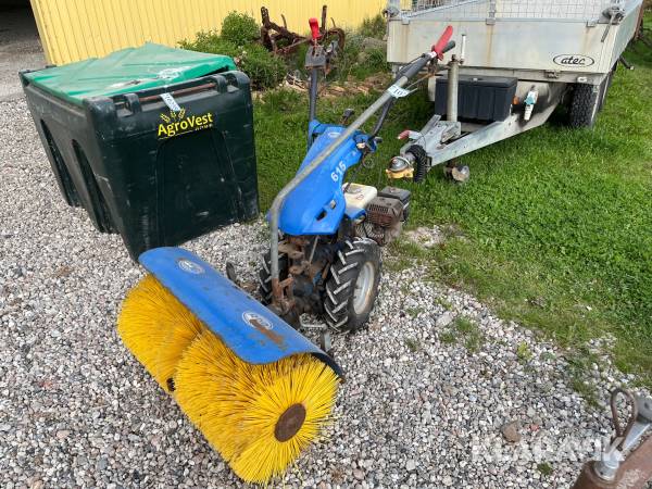 Redskabsbærer BCS 615 med fejekost