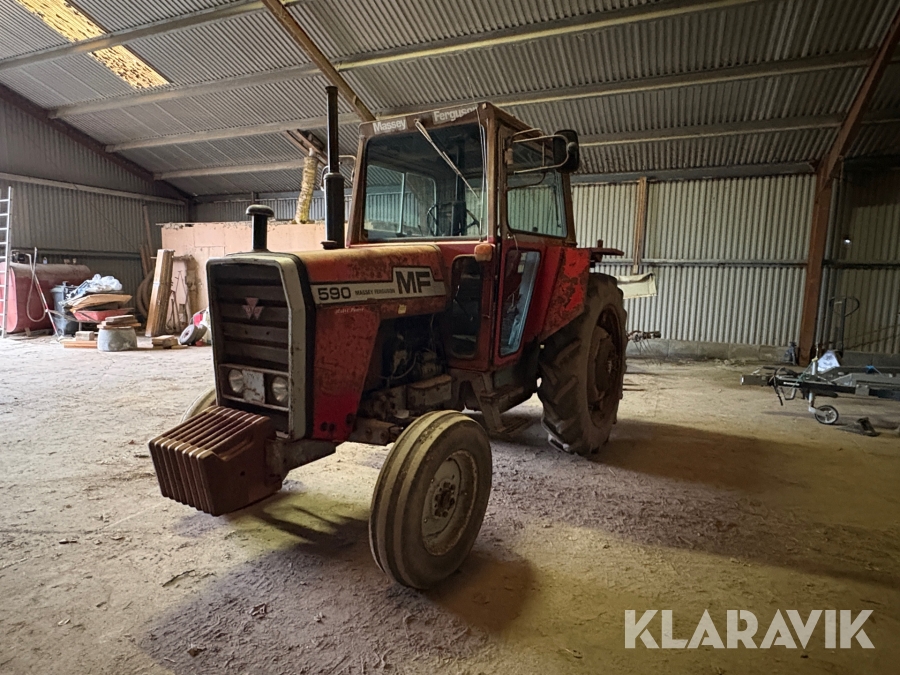 Traktor Massey Ferguson 590