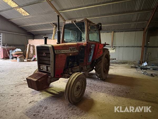 Traktor Massey Ferguson 590
