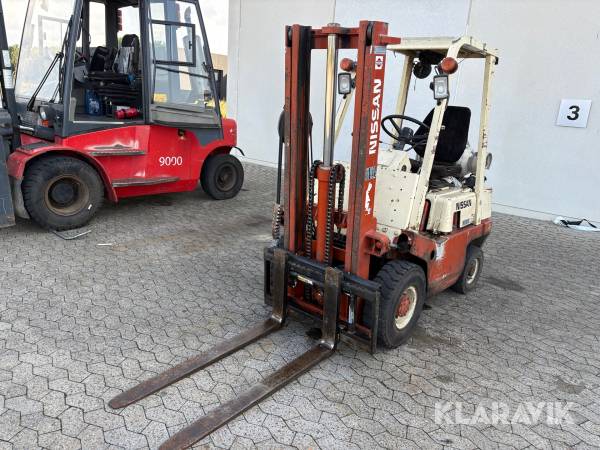 Truck Nissan F01A15U