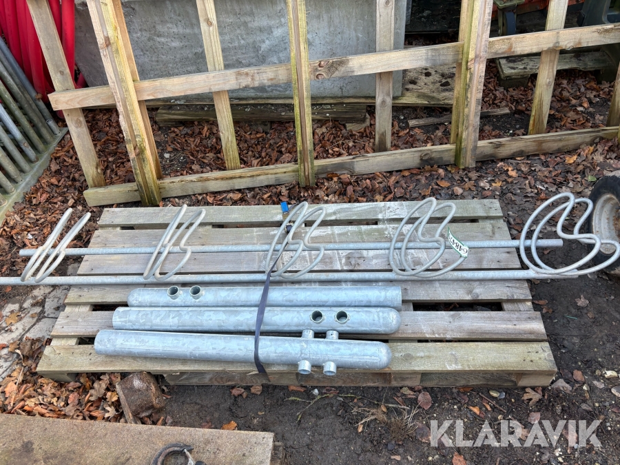 Cykelstativ galvaniseret til nedstøbning med ekstra midterstolpe