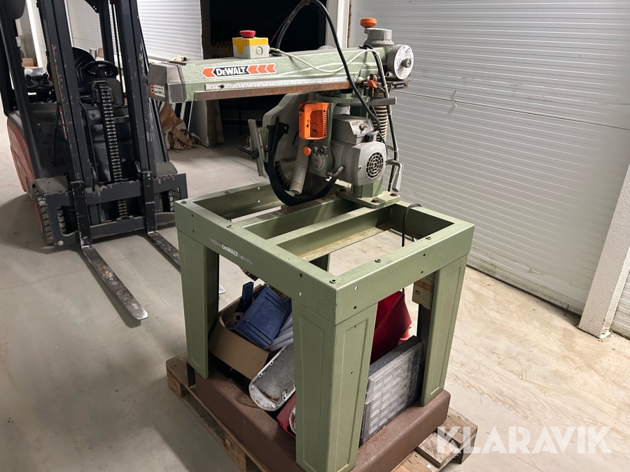 Radial arm sav DeWalt 1420