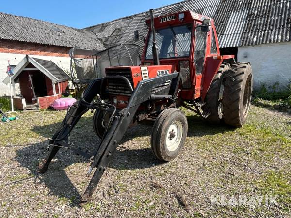 Traktor Fiat 780 med frontlæsser og Tvillingehjul