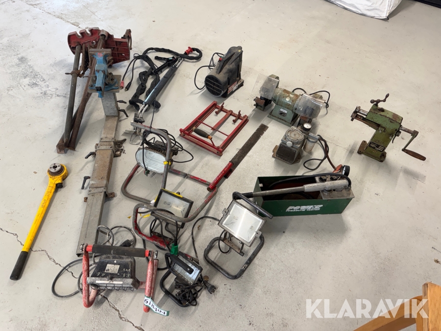 Parti med diverse værktøj og maskiner