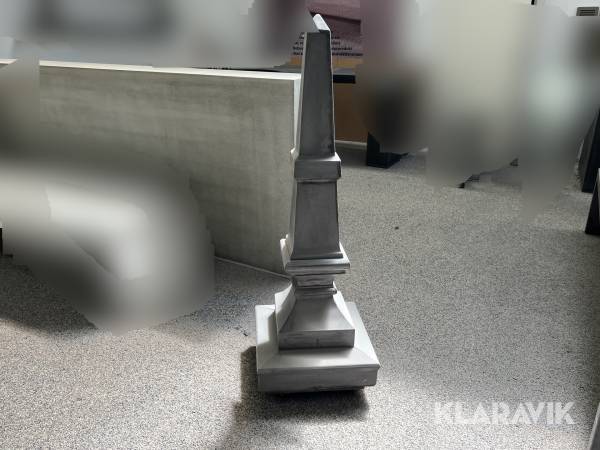 Obelisk i beton