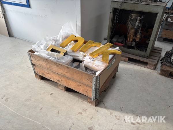 Palle med diverse bogstaver belagt med blad guld