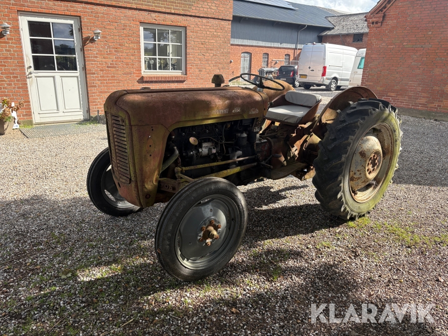 Traktor Massey Ferguson 35