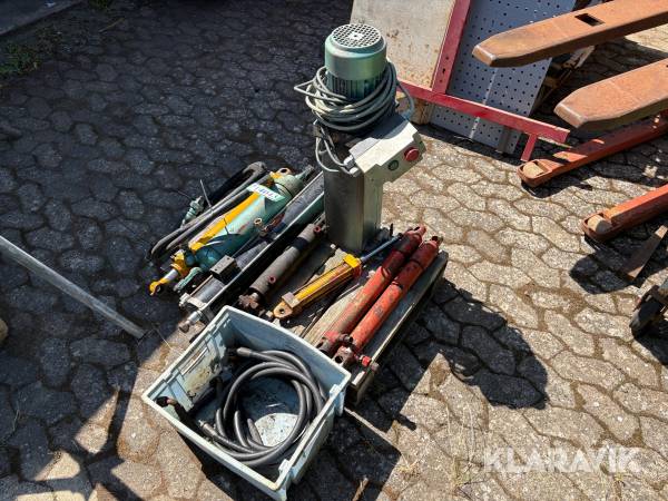 Hydraulikstation og stempler
