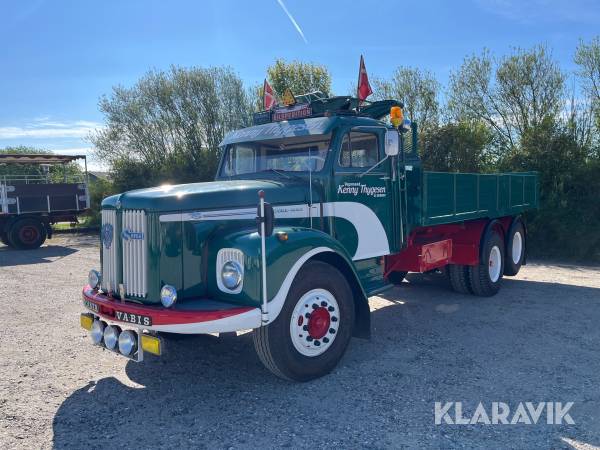 Veteranlastbil Scania Vabis 75 med bagtip og kran