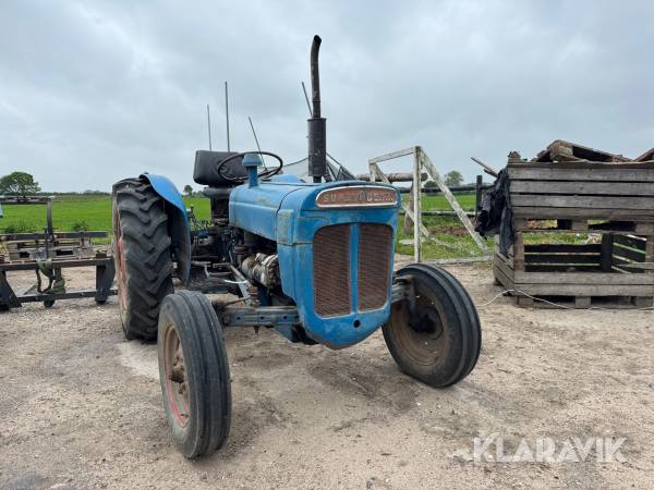 Traktor Super Dexta