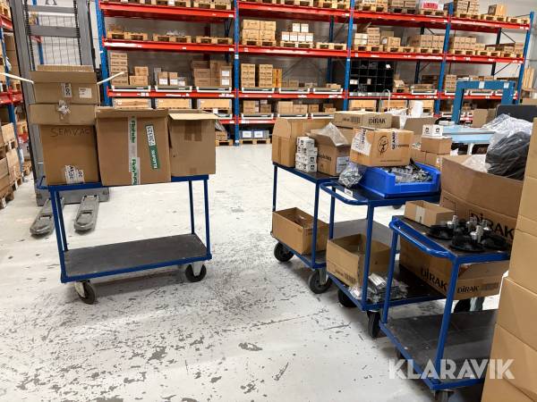 Assorteret lot med beslag, låse, spænder mm.