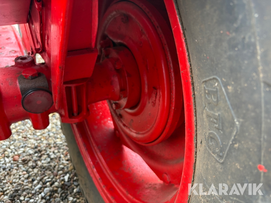 Veteran traktor Volvo BM Krabat 425