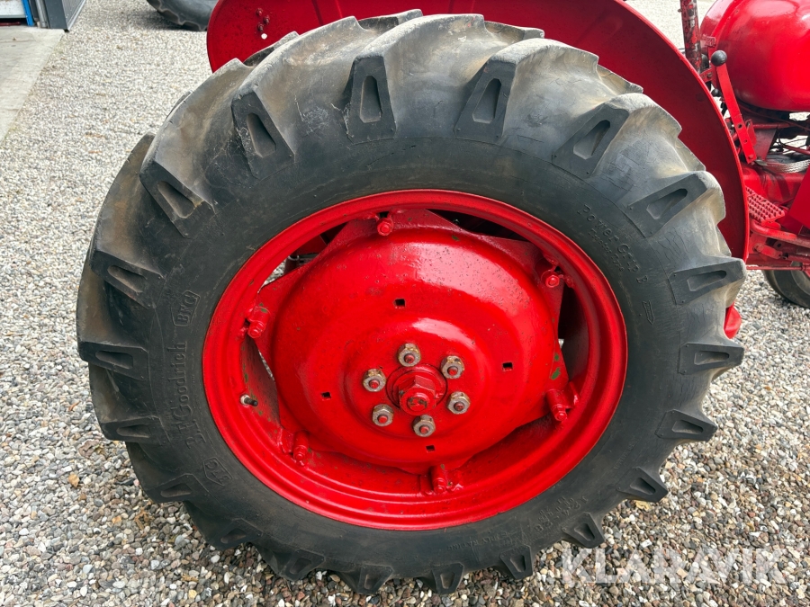 Veteran traktor Volvo BM Krabat 425