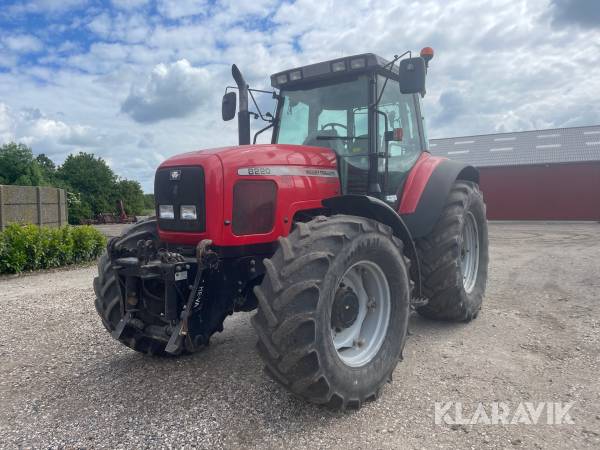 Traktor Massey Ferguson 8220 4WD