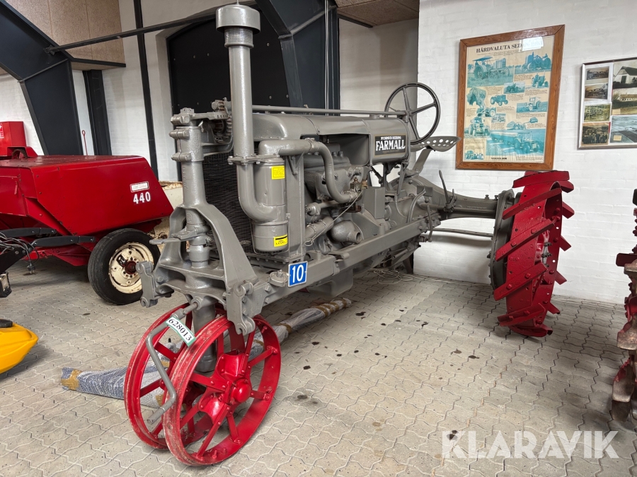 Veteran traktor McCormick-Deering Farmall F14 