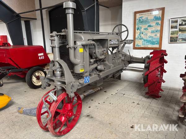 Veteran traktor McCormick-Deering Farmall F14