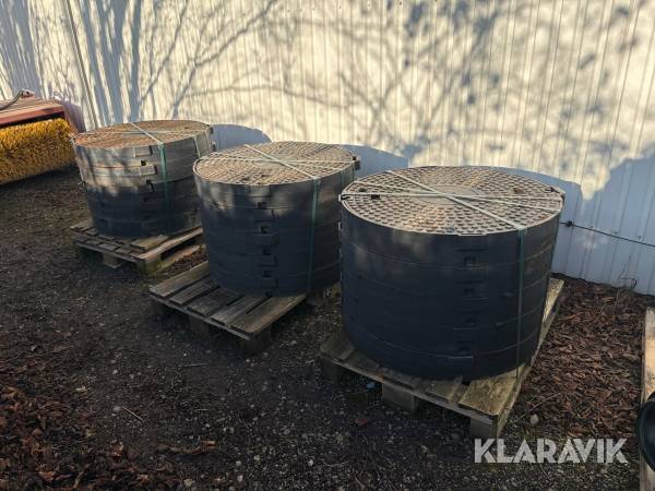 Brønddæksler med karm 15 styk.