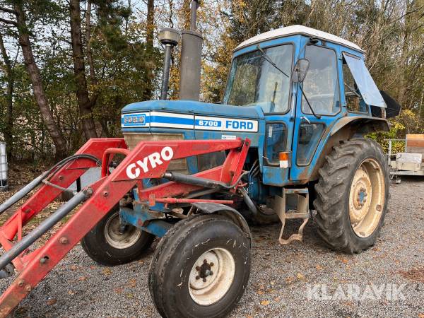 Traktor Ford 6700 med frontlæsser