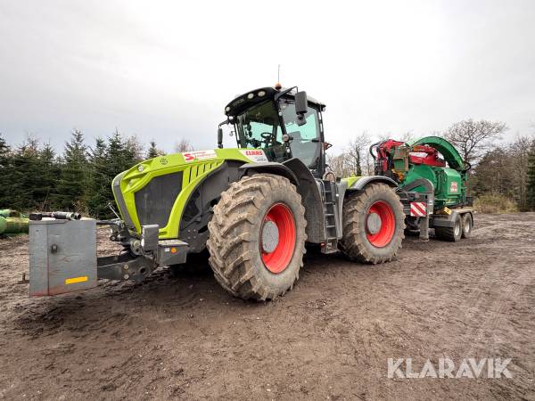 Traktor Claas Xerion 4000 med flishugger