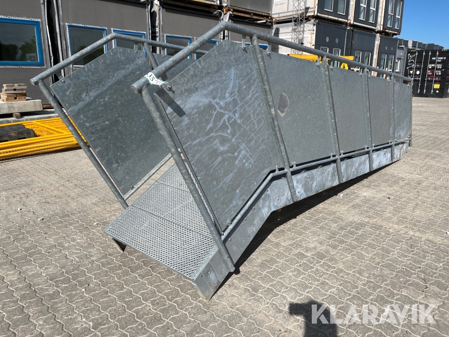 Trappe med gelænder