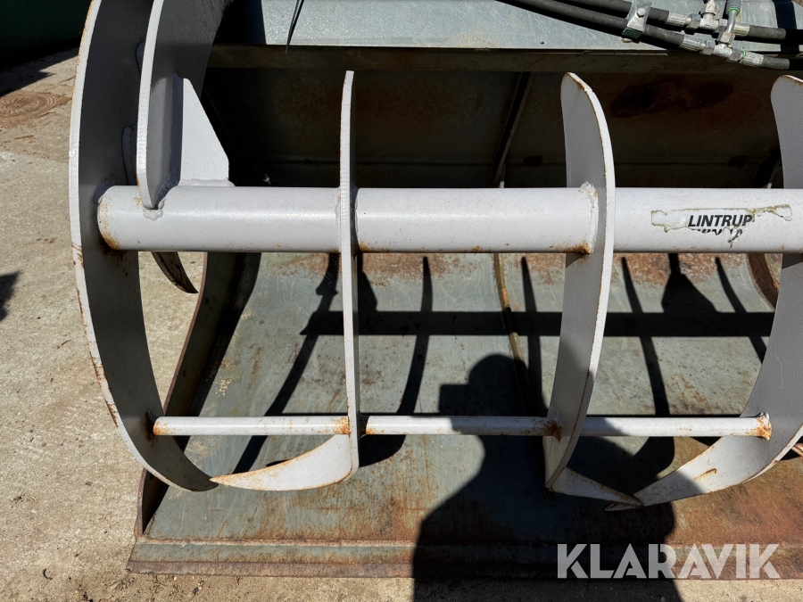 Skovl med overfaldsgrab