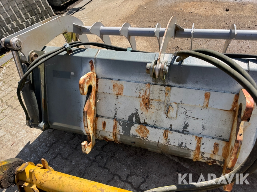 Skovl med overfaldsgrab