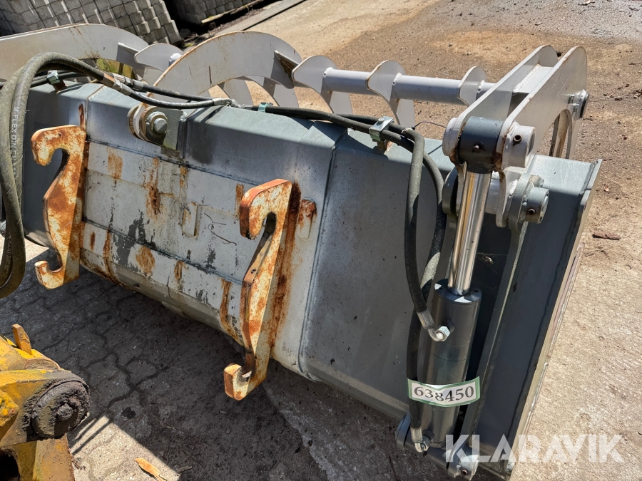 Skovl med overfaldsgrab
