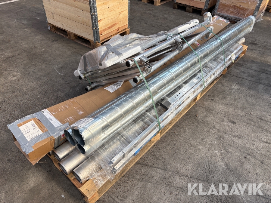 Blandet lot rullestillads, rør, tagrender, stålbordplade